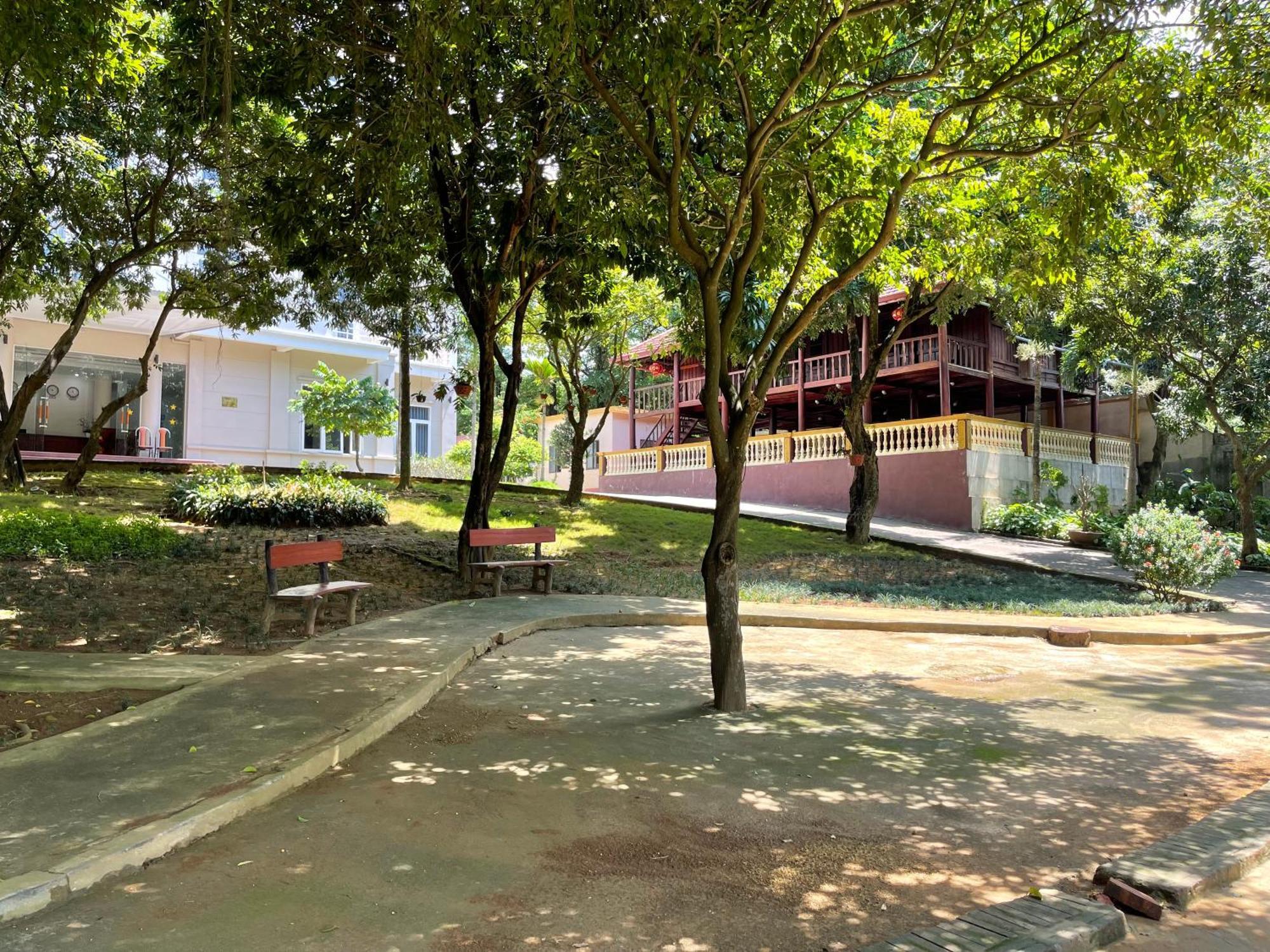 Thien Binh Hotel Hòa Bình Buitenkant foto