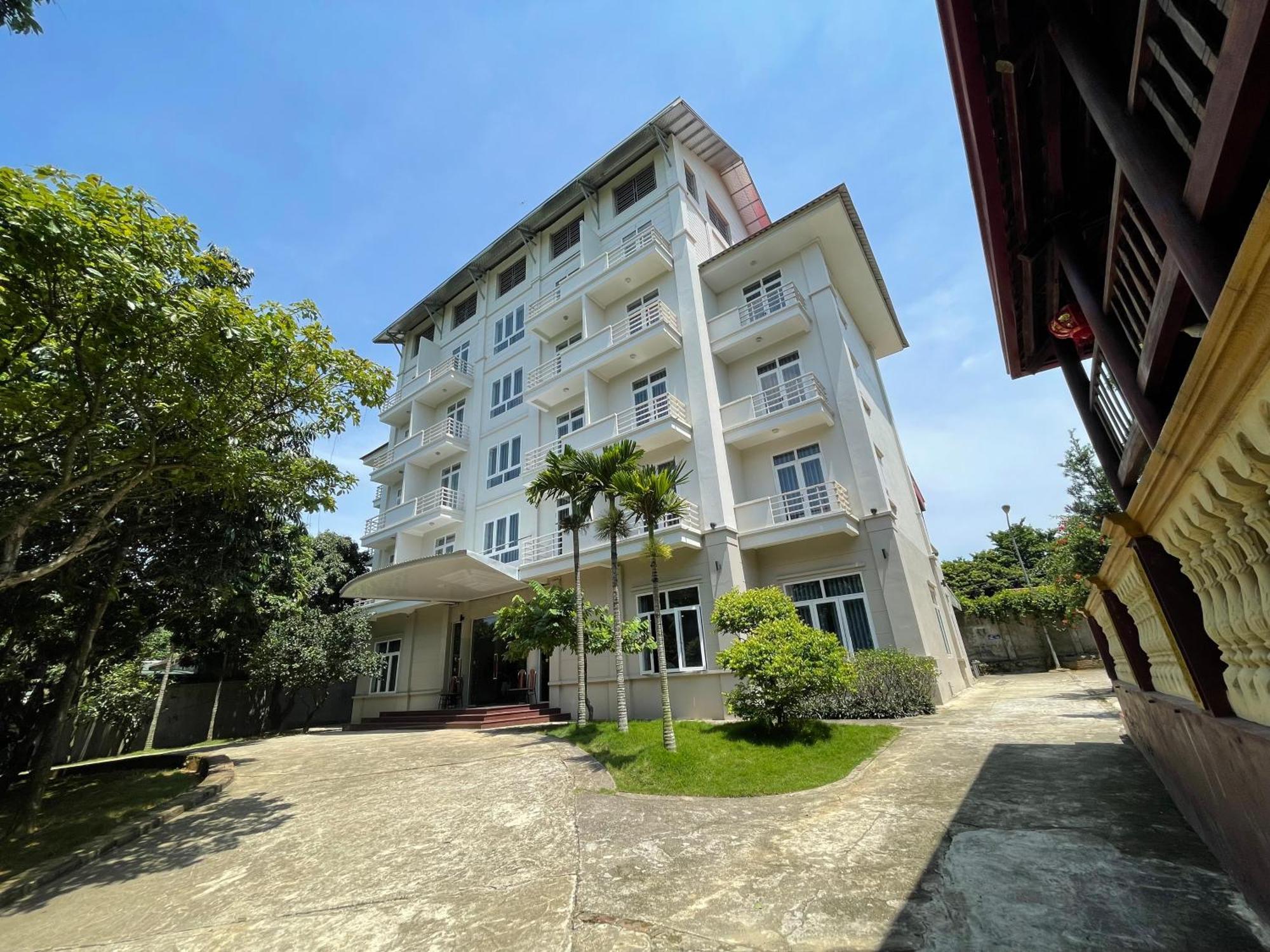 Thien Binh Hotel Hòa Bình Buitenkant foto